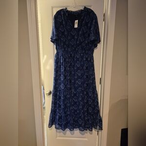 NWT, Torrid Size 3 (22/24) Blue print flowy dress.